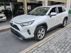 2021 Toyota RAV4 2.0L CVT 2WD Fashion, белый — фото 1