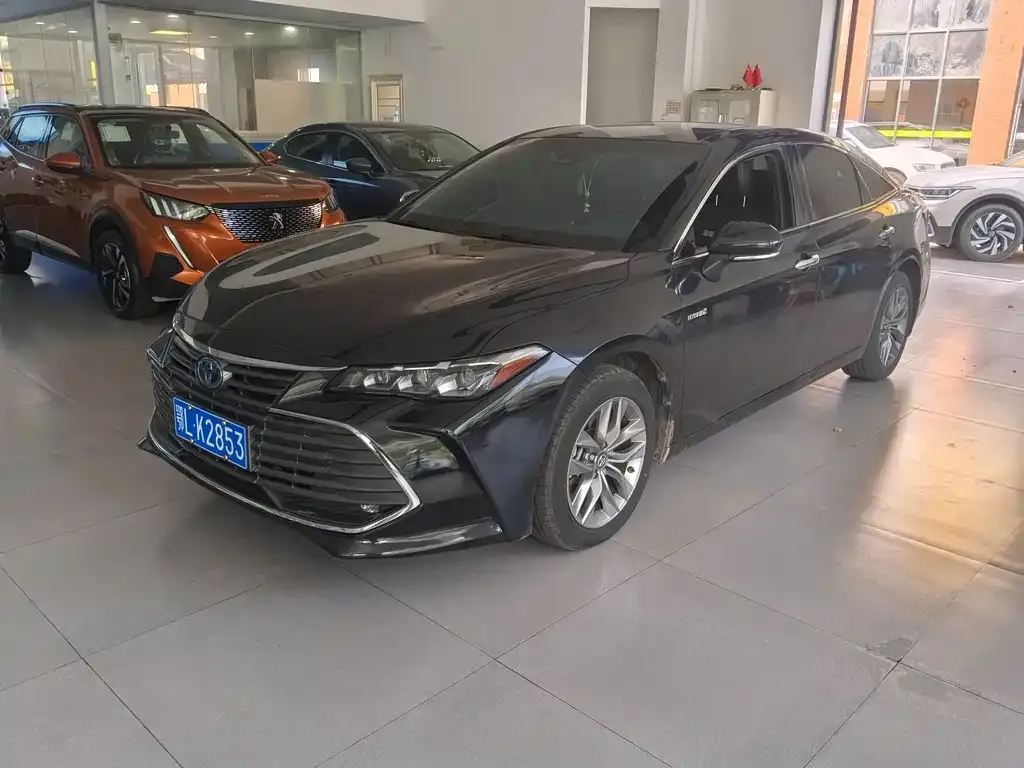 2022 Toyota Avalon Hybrid 2.5L Luxury