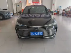 2022 Toyota Avalon Hybrid 2.5L Luxury, чёрный — фото 2