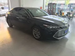 2022 Toyota Avalon Hybrid 2.5L Luxury, чёрный — фото 3