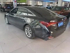 2022 Toyota Avalon Hybrid 2.5L Luxury, чёрный — фото 9