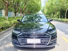 2021 Audi A8L 55 TFSI quattro Premium, чёрный — фото 1