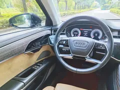 2021 Audi A8L 55 TFSI quattro Premium, чёрный — фото 8