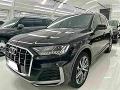 2021 Audi Q7 55 TFSI quattro S line Sport, чёрный — фото 1