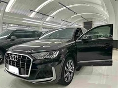 2021 Audi Q7 55 TFSI quattro S line Sport, чёрный — фото 3