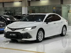 2021 Toyota Camry 2.0G Luxury, белый — фото 1