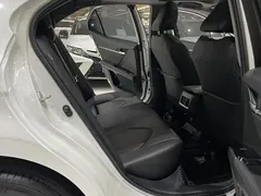 2021 Toyota Camry 2.0G Luxury, белый — фото 10