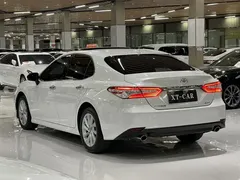 2021 Toyota Camry 2.0G Luxury, белый — фото 11