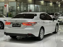 2021 Toyota Camry 2.0G Luxury, белый — фото 13