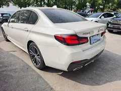 2021 BMW 5 Series 530Li Leading M Sport Package, белый — фото 7