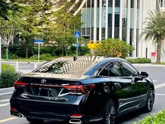 2022 Toyota Avalon 2.0L XLE Premium, чёрный — фото 2