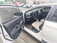 2022 Toyota Yaris L Zhixuan X 1.5L CVT PLUS, белый — фото 17
