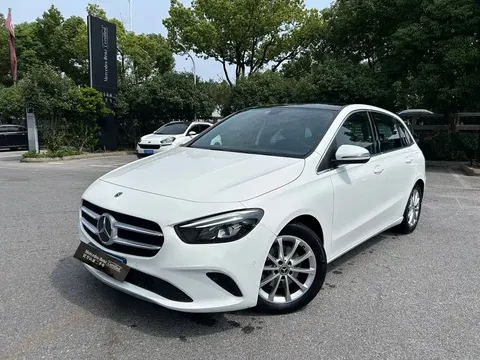 2022 Mercedes-Benz B 200