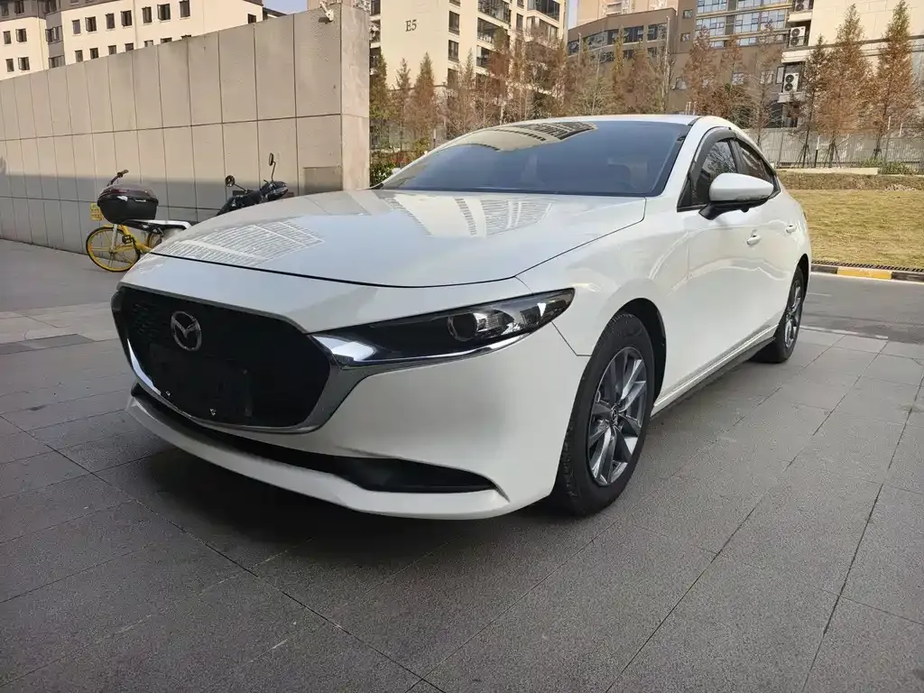 2021 Mazda 3 1.5L AT