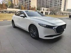 2021 Mazda 3 1.5L AT, белый — фото 3