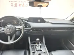 2021 Mazda 3 1.5L AT, белый — фото 6