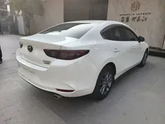 2021 Mazda 3 1.5L AT, белый — фото 9