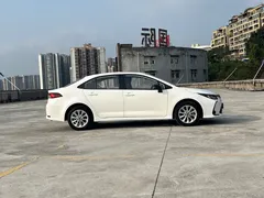 2021 Toyota Corolla 1.8L E-CVT, белый — фото 2