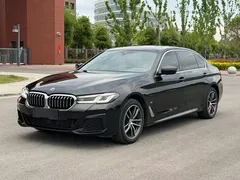 2022 BMW 5 Series 525Li M Sport Package, чёрный — фото 1
