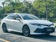 2023 Toyota Camry 2.5G Luxury, белый — фото 3