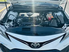 2023 Toyota Camry 2.5G Luxury, белый — фото 4