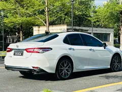 2023 Toyota Camry 2.5G Luxury, белый — фото 9