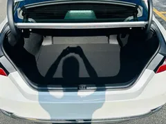 2023 Toyota Camry 2.5G Luxury, белый — фото 13