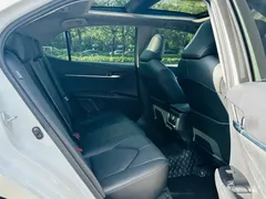 2023 Toyota Camry 2.5G Luxury, белый — фото 14