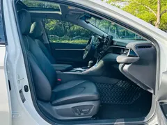 2023 Toyota Camry 2.5G Luxury, белый — фото 15