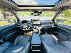 2023 Toyota Camry 2.5G Luxury, белый — фото 16