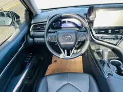 2023 Toyota Camry 2.5G Luxury, белый — фото 19