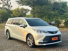 2023 Toyota Sienna 2.5L Hybrid Premium, белый — фото 3