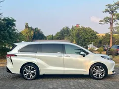2023 Toyota Sienna 2.5L Hybrid Premium, белый — фото 4