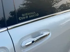 2023 Toyota Sienna 2.5L Hybrid Premium, белый — фото 7