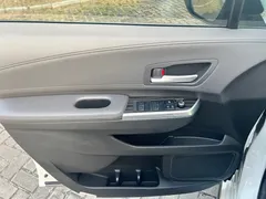 2023 Toyota Sienna 2.5L Hybrid Premium, белый — фото 8
