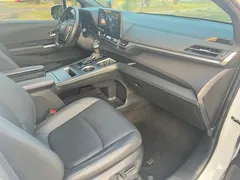 2023 Toyota Sienna 2.5L Hybrid Premium, белый — фото 11