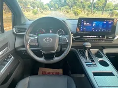 2023 Toyota Sienna 2.5L Hybrid Premium, белый — фото 12