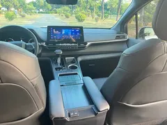 2023 Toyota Sienna 2.5L Hybrid Premium, белый — фото 14