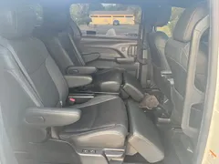 2023 Toyota Sienna 2.5L Hybrid Premium, белый — фото 15