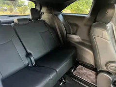 2023 Toyota Sienna 2.5L Hybrid Premium, белый — фото 21