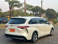 2023 Toyota Sienna 2.5L Hybrid Premium, белый — фото 24
