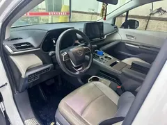 2023 Toyota Sienna 2.5L, белый — фото 6