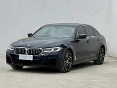 2022 BMW 5 Series 530Li Leading M Sport Package, чёрный — фото 1