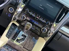2021 Toyota Alphard Hybrid 2.5L Premium, белый — фото 27