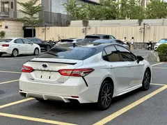 2023 Toyota Camry Hybrid 2.5HS Fashion, белый — фото 6