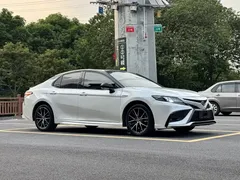 2023 Toyota Camry Hybrid 2.5HS Fashion, белый — фото 9
