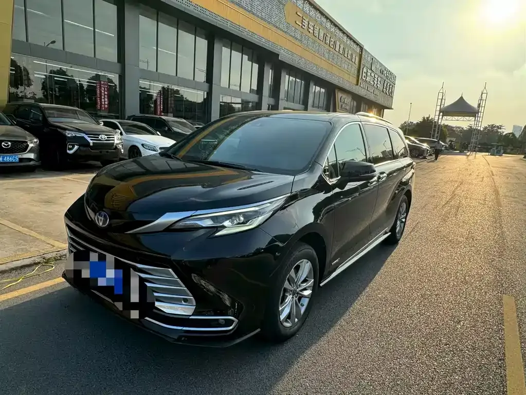 2021 Toyota Sienna 2.5L Hybrid Platinum