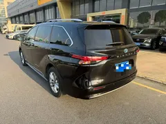 2021 Toyota Sienna 2.5L Hybrid Platinum, чёрный — фото 3