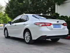 2021 Toyota Camry 2.5HGVP, белый — фото 4
