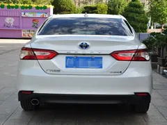 2021 Toyota Camry 2.5HGVP, белый — фото 5